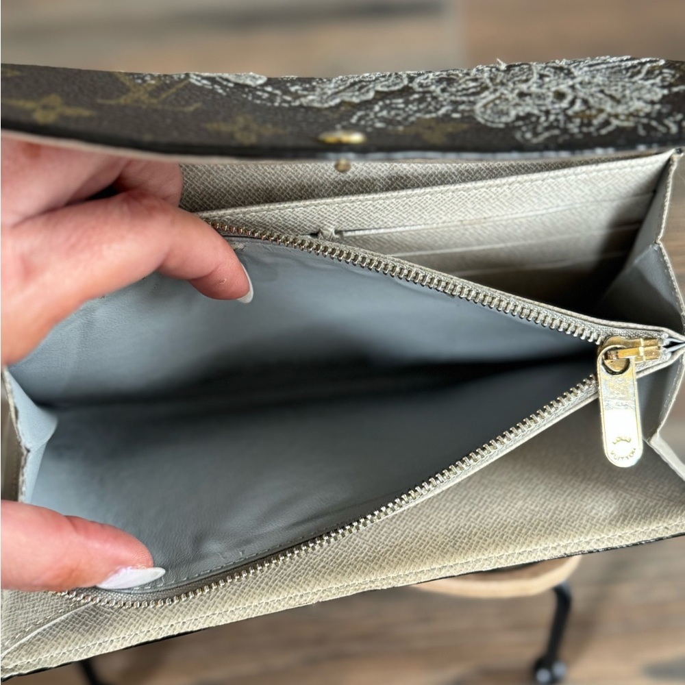 Louis Vuitton monogram embroidered wallet - Picture 7 of 7